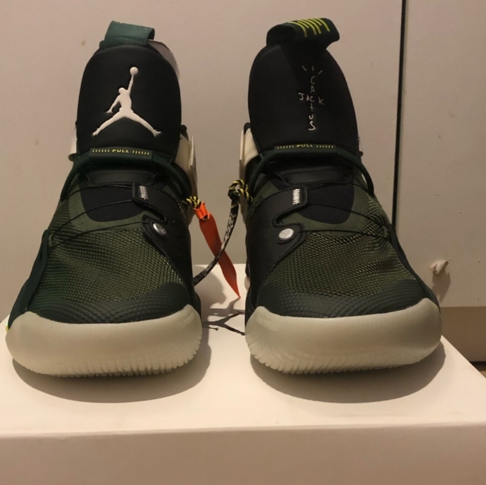 Travis Scott AJ 33